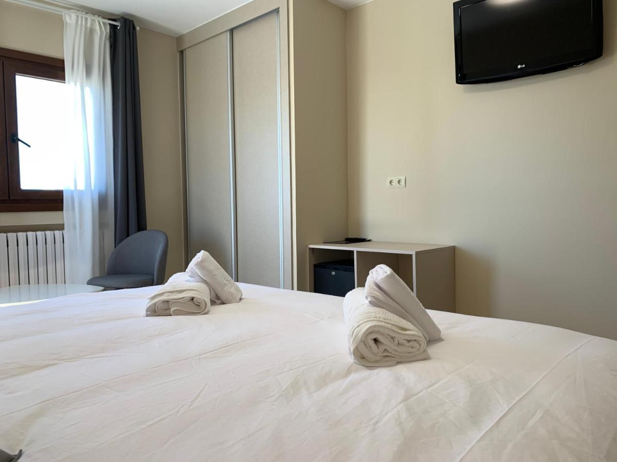 Hotel El Cobertizo Пласенсия-дель-Монте Экстерьер фото