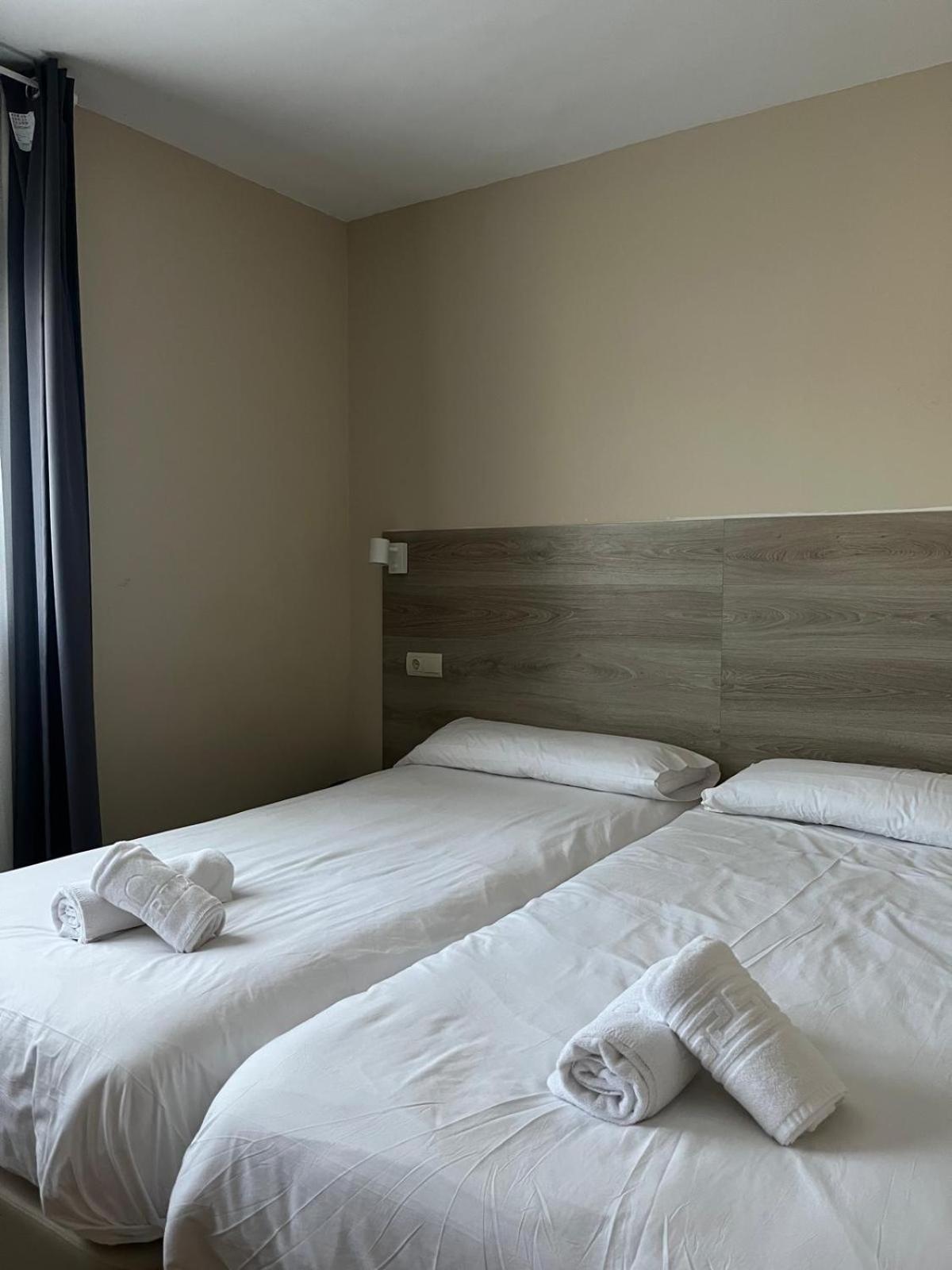 Hotel El Cobertizo Пласенсия-дель-Монте Экстерьер фото