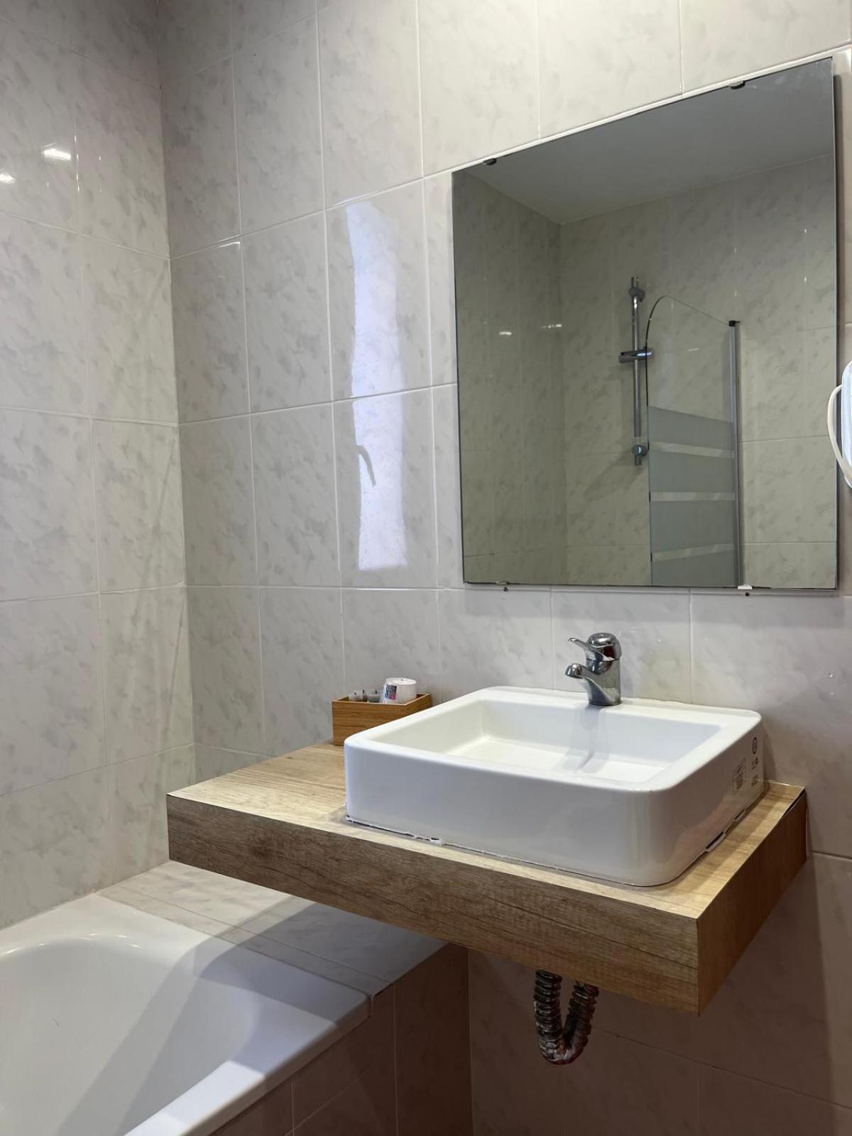 Hotel El Cobertizo Пласенсия-дель-Монте Экстерьер фото