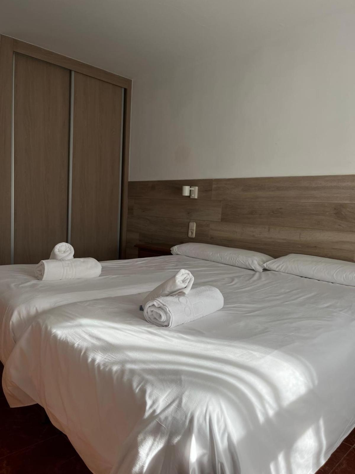 Hotel El Cobertizo Пласенсия-дель-Монте Экстерьер фото