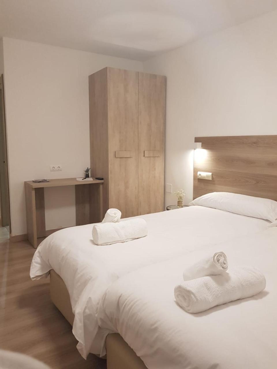 Hotel El Cobertizo Пласенсия-дель-Монте Экстерьер фото